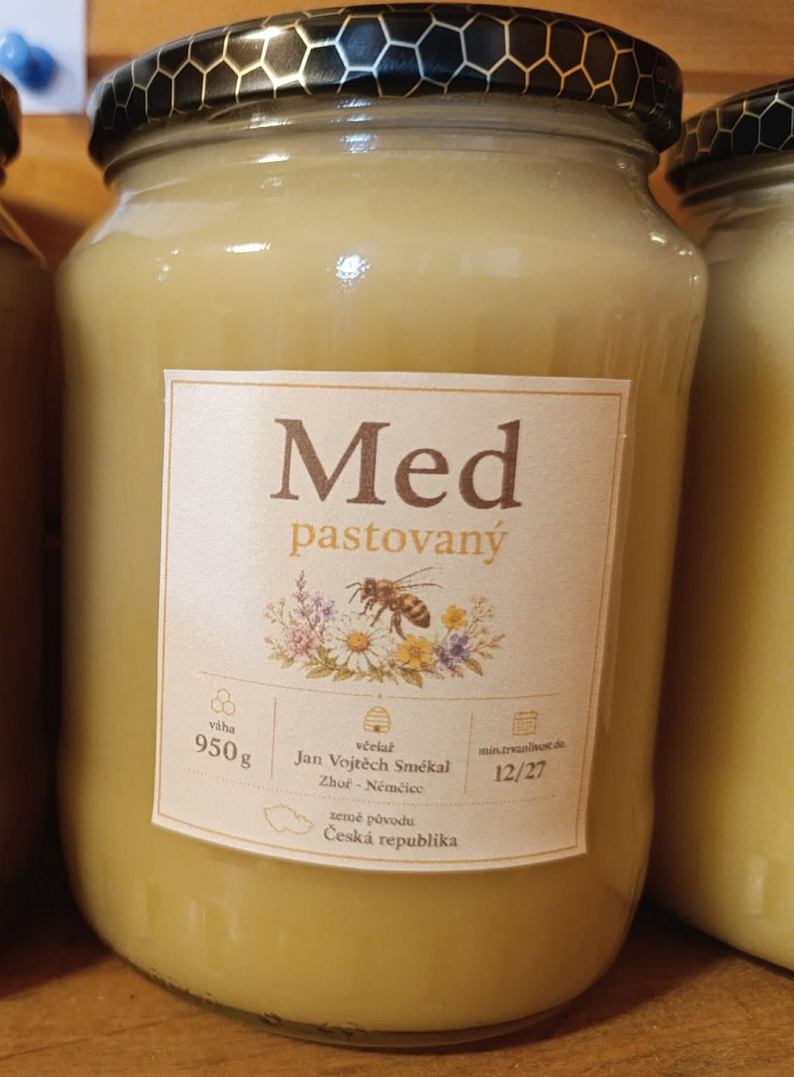 Pastovaný med